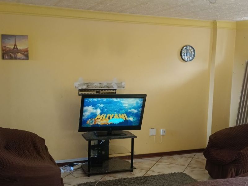 Apartment For Sale in Silverton - Photo 2