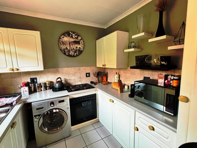 Townhouse For Sale in Highveld - Photo 10