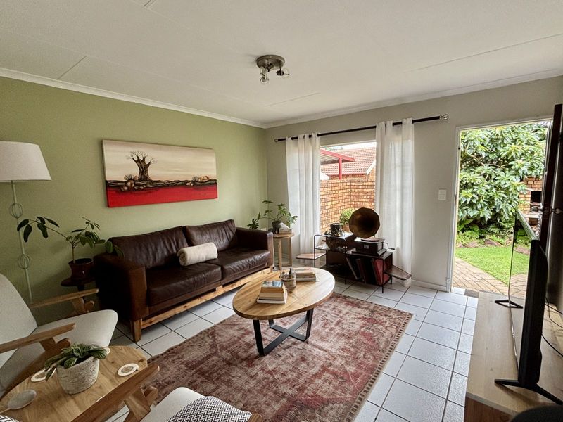 Townhouse For Sale in Highveld - Photo 7