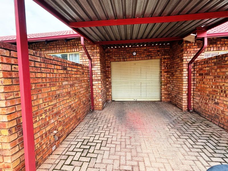 Townhouse For Sale in Highveld - Photo 5