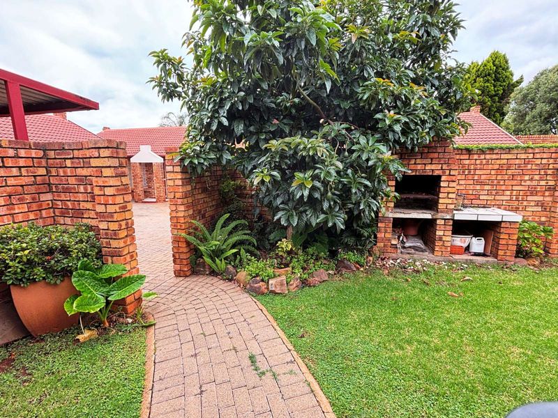 Townhouse For Sale in Highveld - Photo 3
