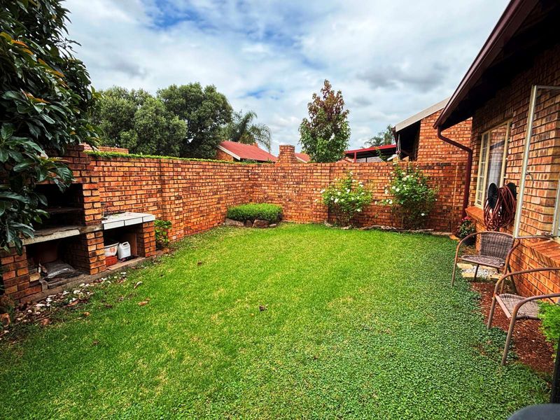 Townhouse For Sale in Highveld - Photo 2