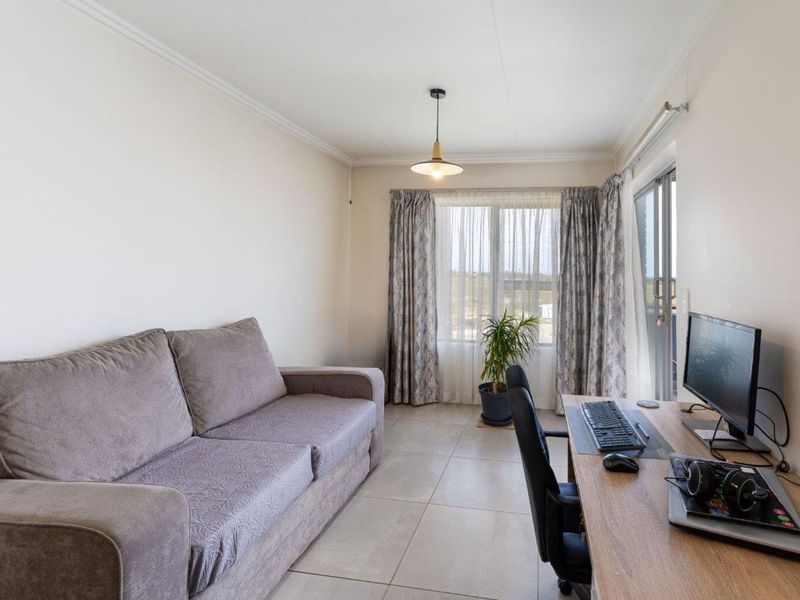 Apartment For Sale in Hansmoeskraal AH - Photo 2