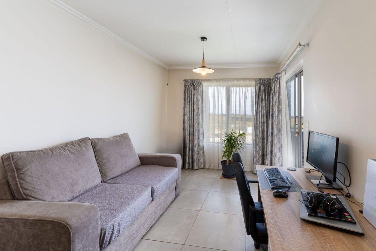 Apartment For Sale in Hansmoeskraal AH - Photo 2