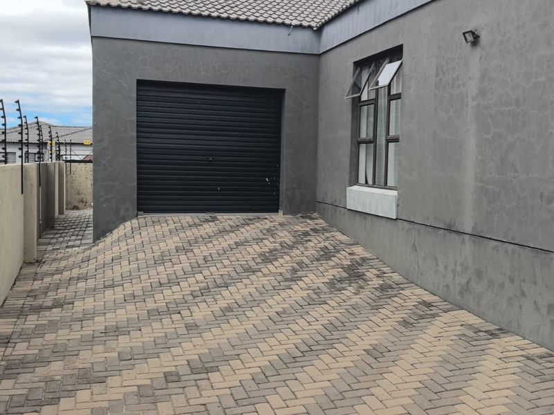 House For Sale in Emdo Park - Photo 2