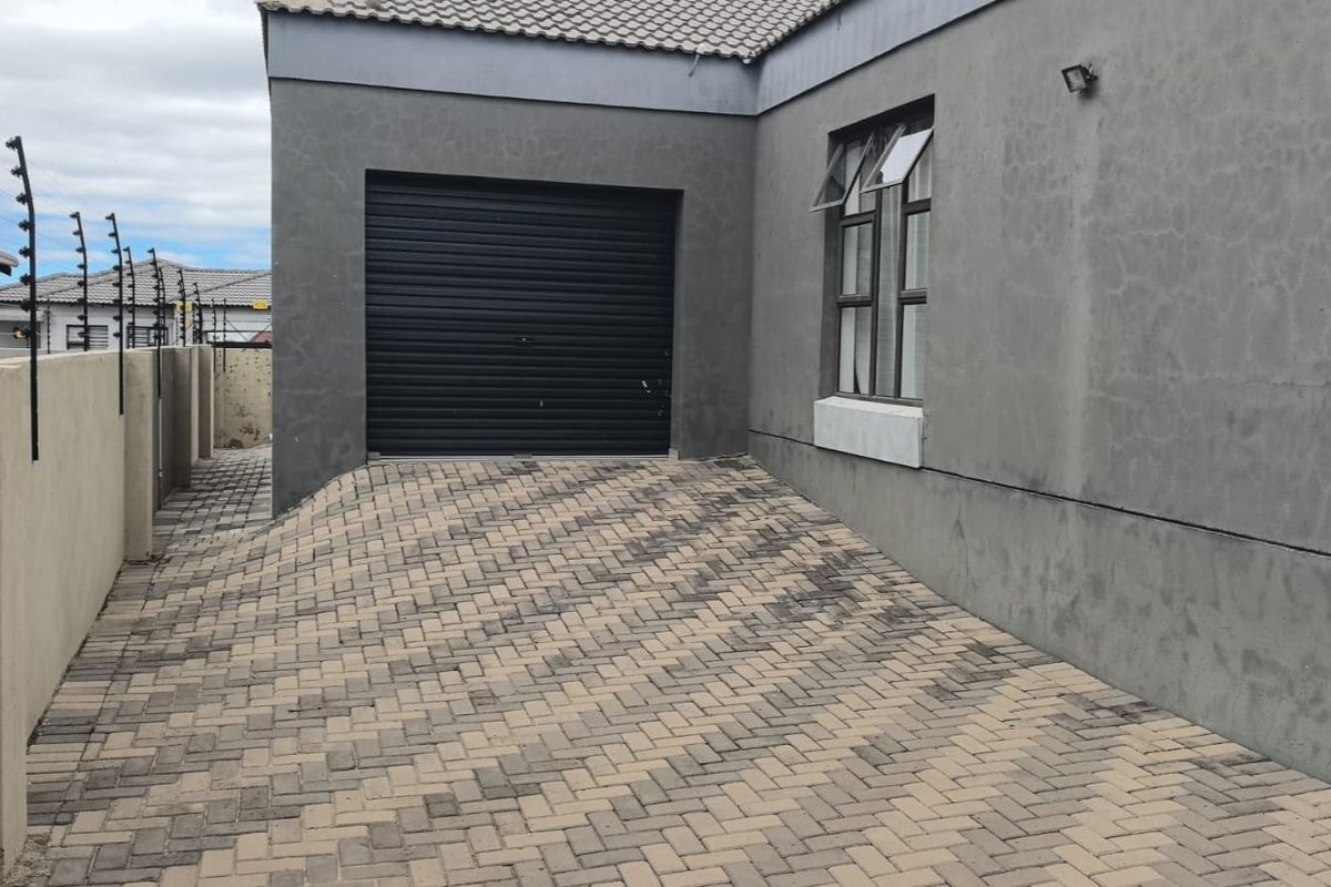 House For Sale in Emdo Park - Photo 2