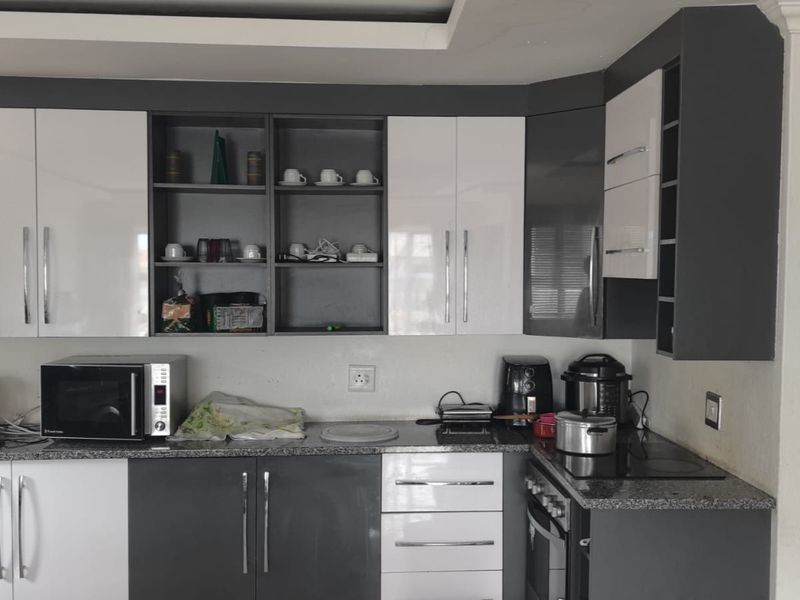 House For Sale in Emdo Park - Photo 3