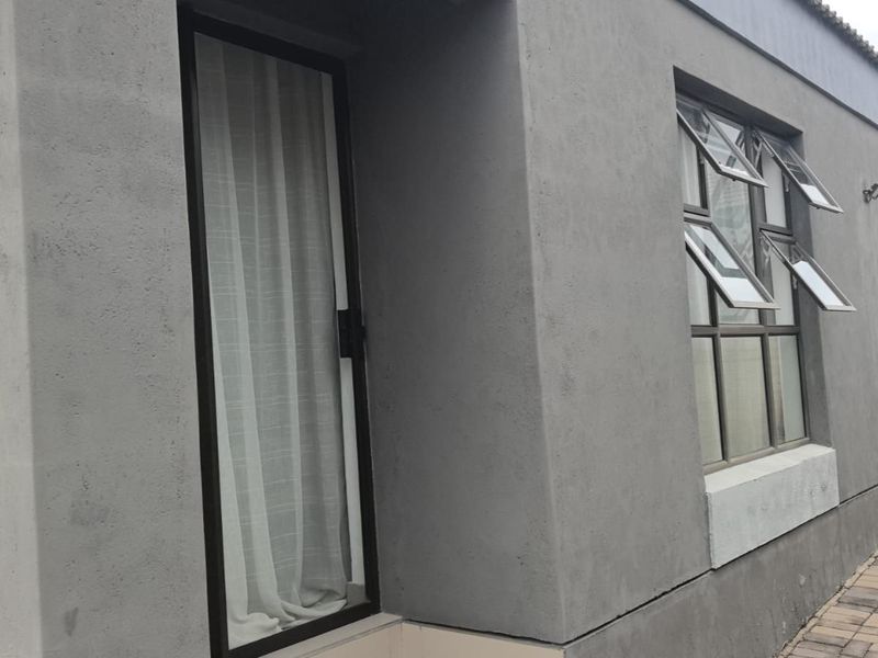 House For Sale in Emdo Park - Photo 4