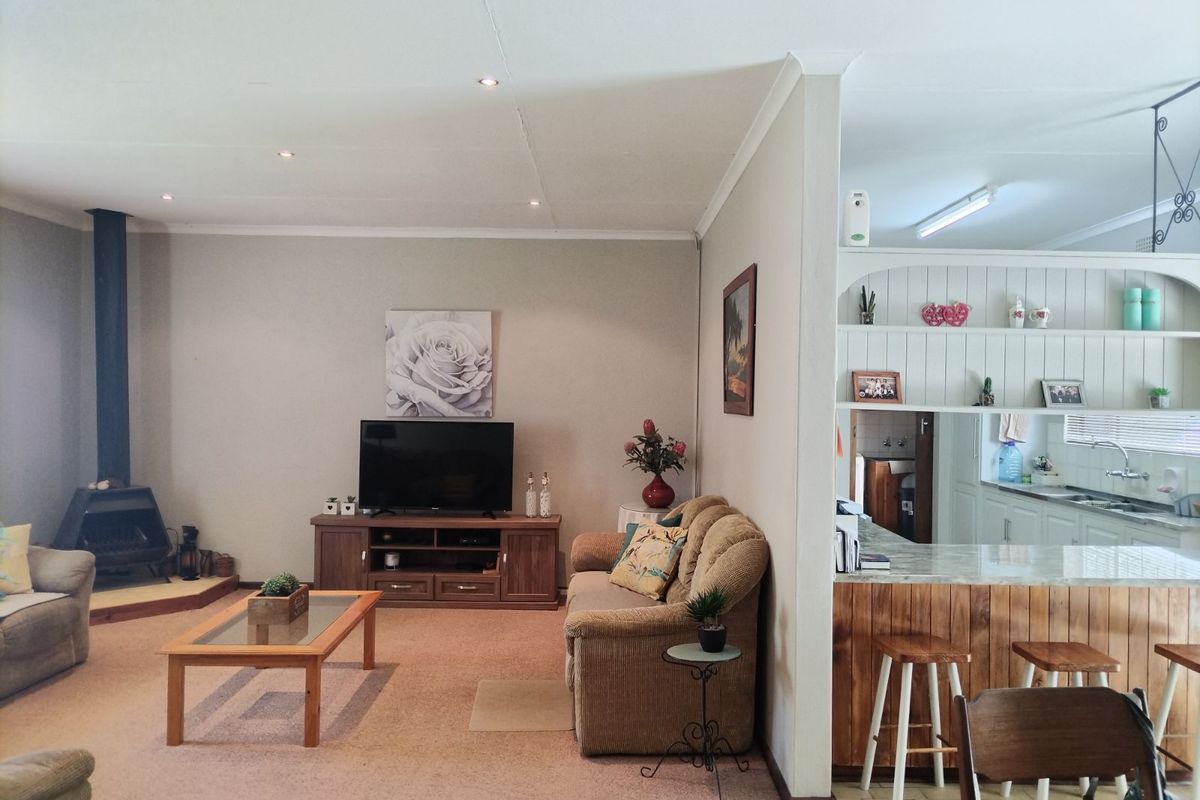 House For Sale in Villiersdorp Central - Photo 4