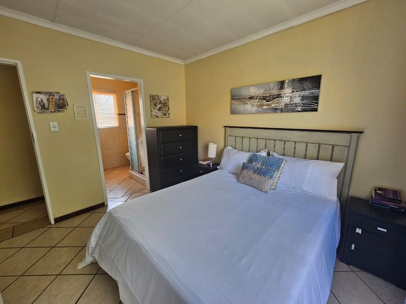 Townhouse For Sale in Equestria - Photo 10