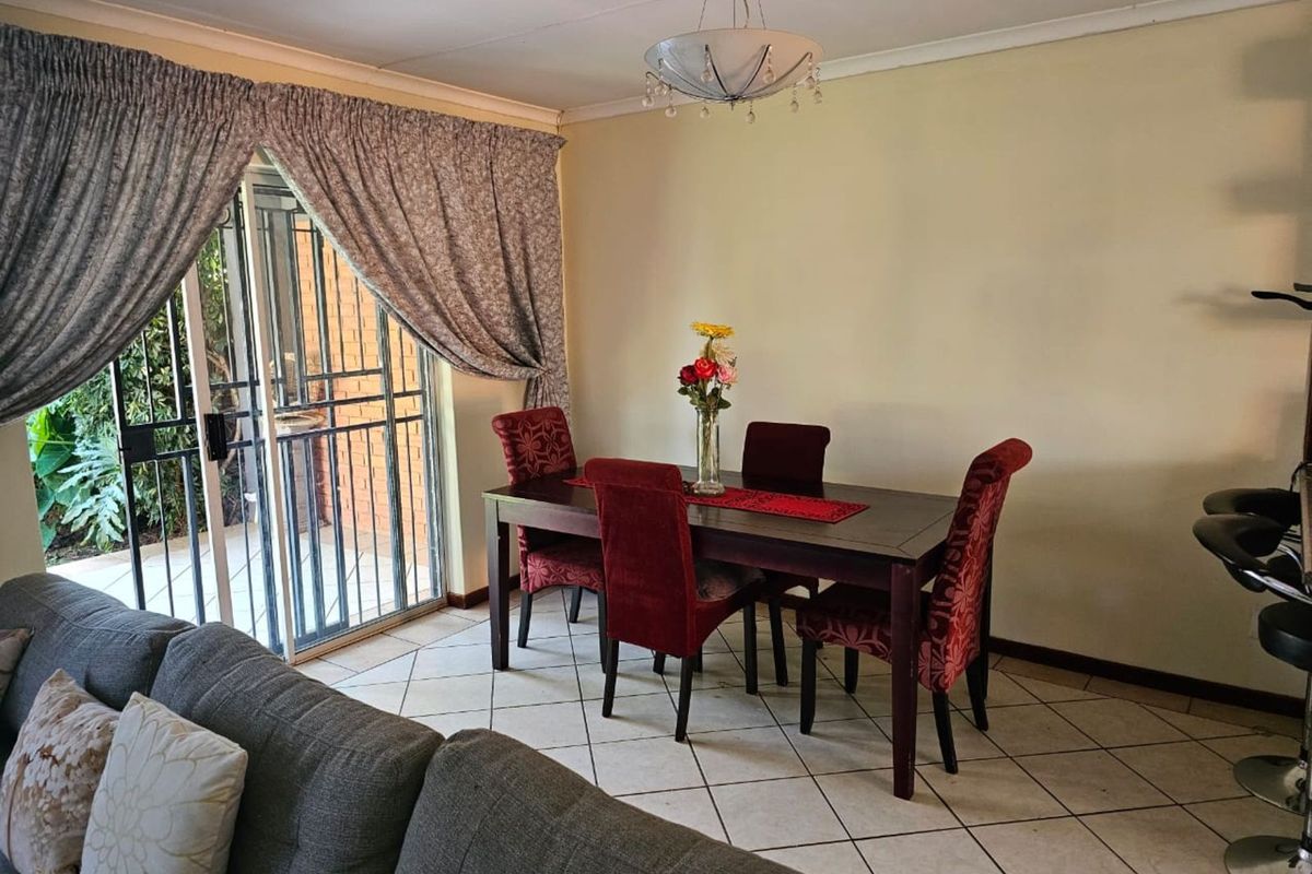 Townhouse For Sale in Equestria - Photo 3