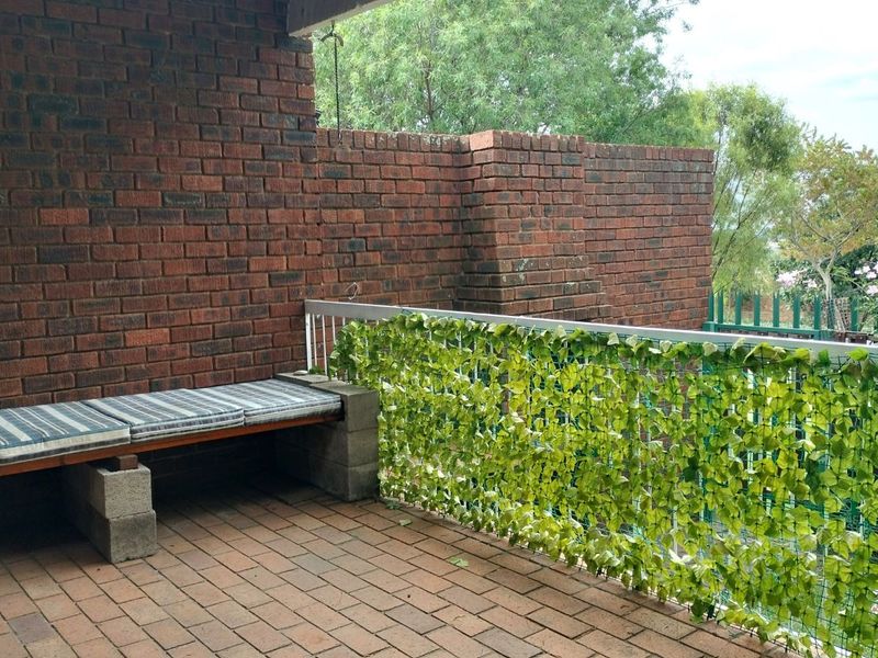 Townhouse For Sale in Constantia Kloof - Photo 4