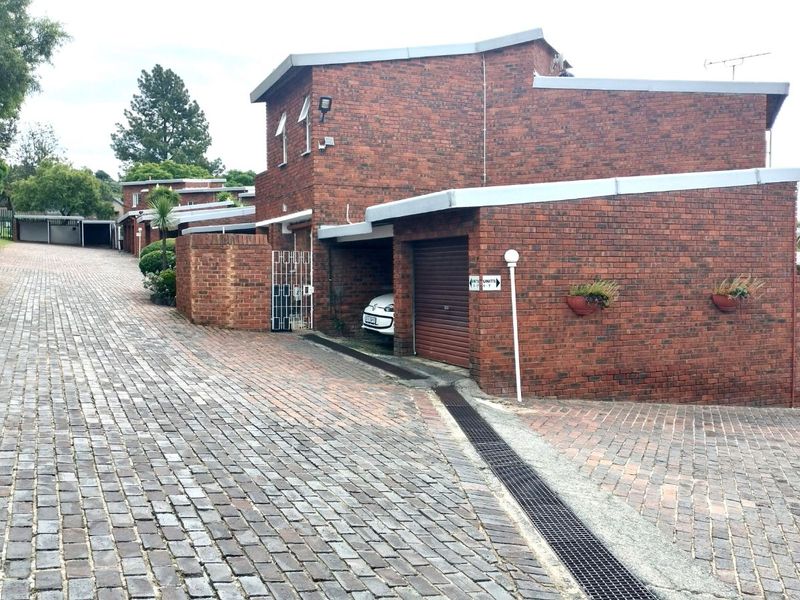 Townhouse For Sale in Constantia Kloof - Photo 9