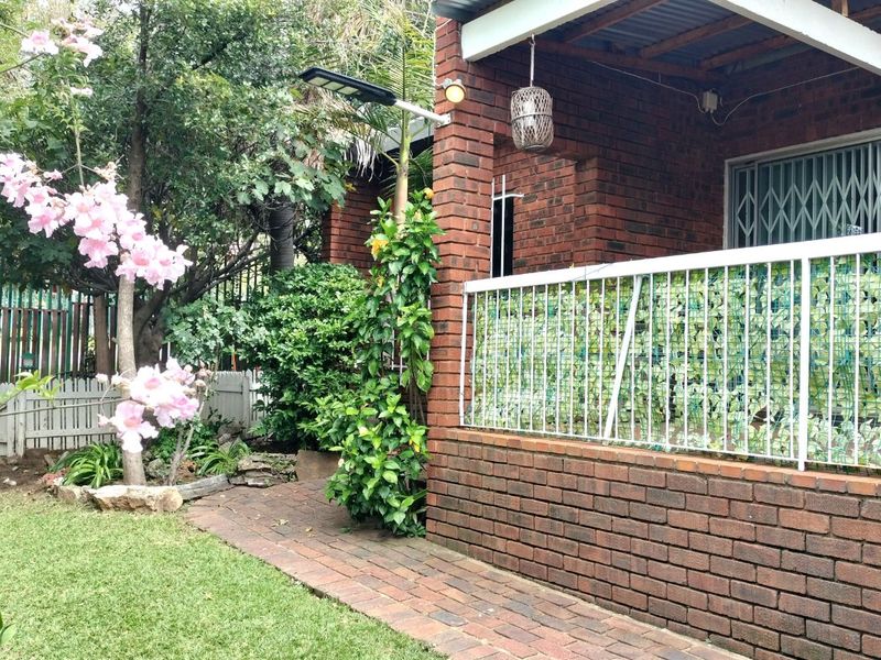 Townhouse For Sale in Constantia Kloof - Photo 5