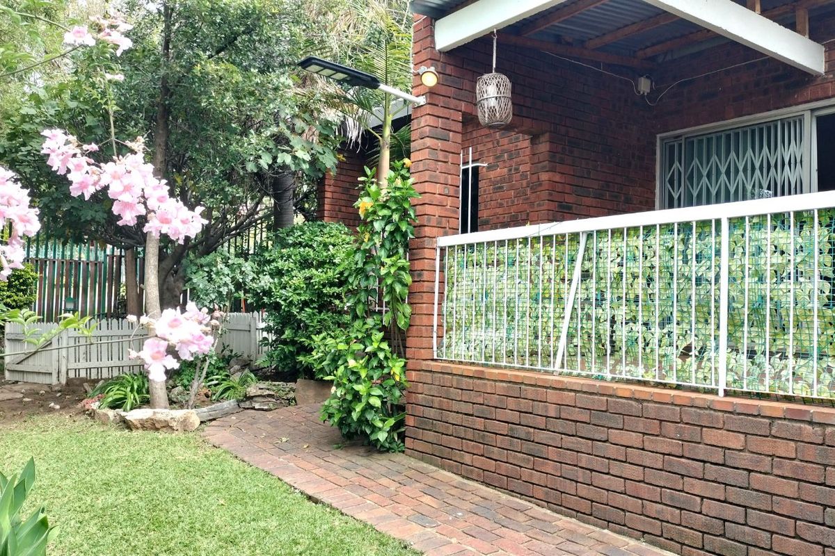 Townhouse For Sale in Constantia Kloof - Photo 5