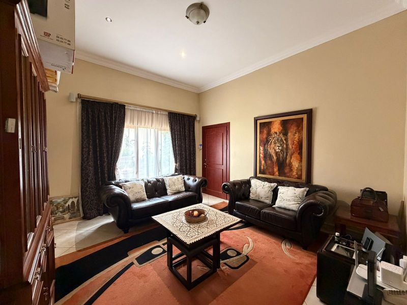 House To Rent in Waterkloof Ridge - Photo 7