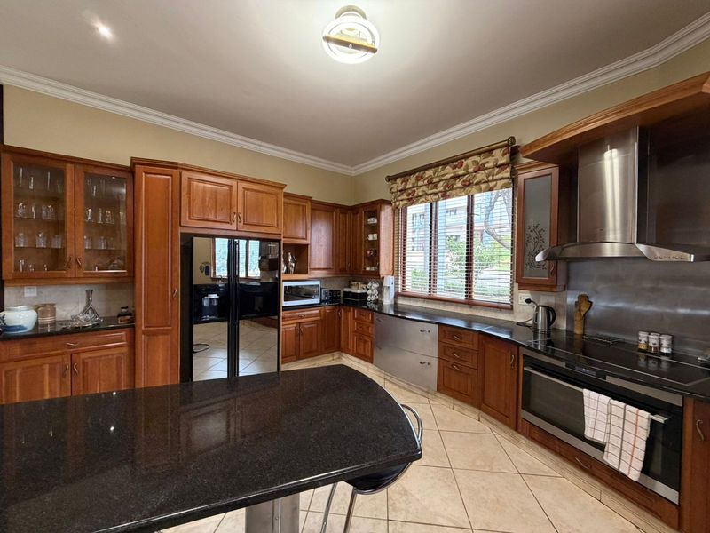 House To Rent in Waterkloof Ridge - Photo 9