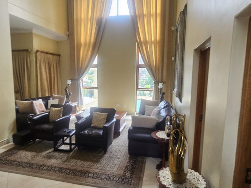 House To Rent in Waterkloof Ridge - Photo 6