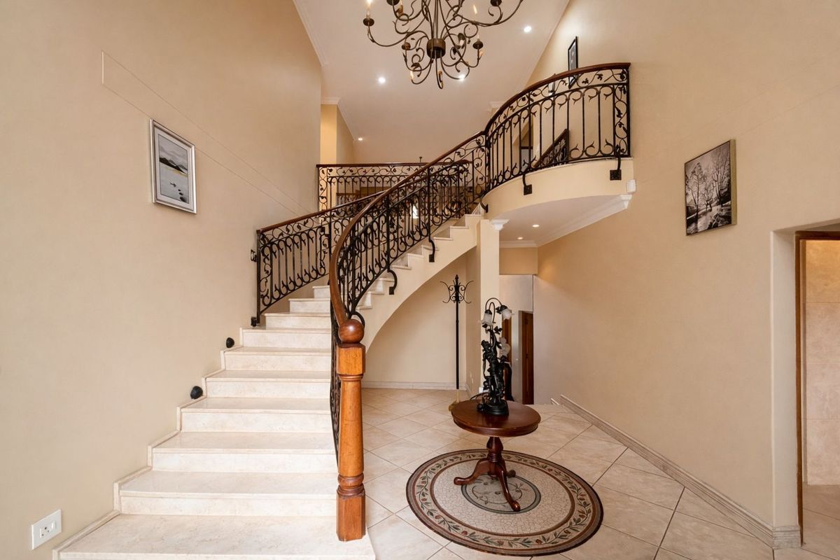 House To Rent in Waterkloof Ridge - Photo 4