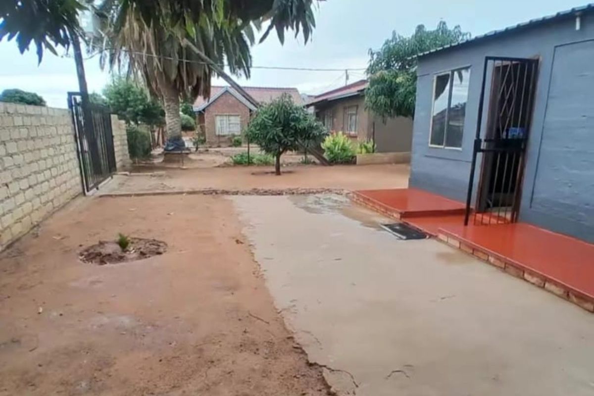 House For Sale in Hammanskraal Central - Photo 4