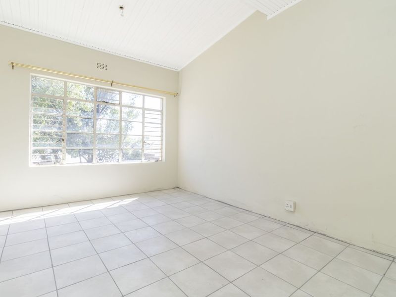 House To Rent in Melville - Photo 2