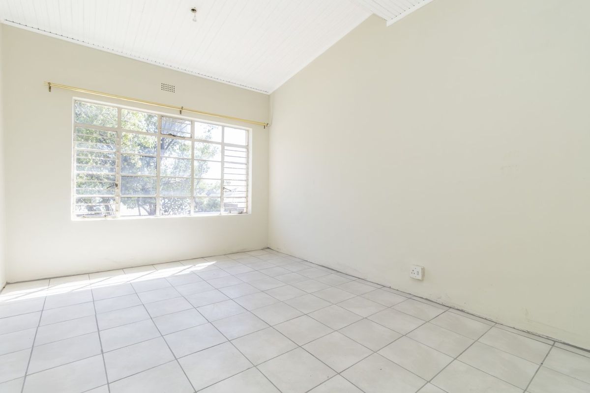 House To Rent in Melville - Photo 2