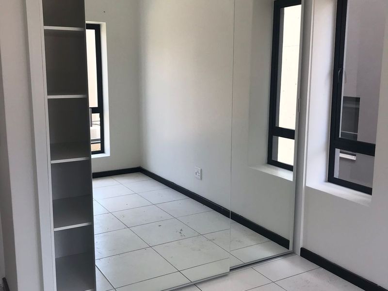 Apartment For Sale in Lonehill - Photo 7