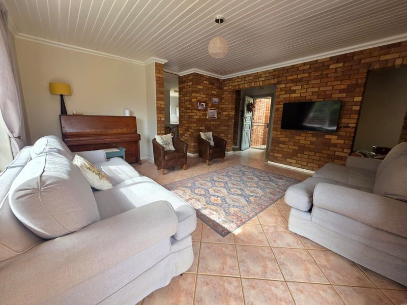 House For Sale in El Toro Park - Photo 4