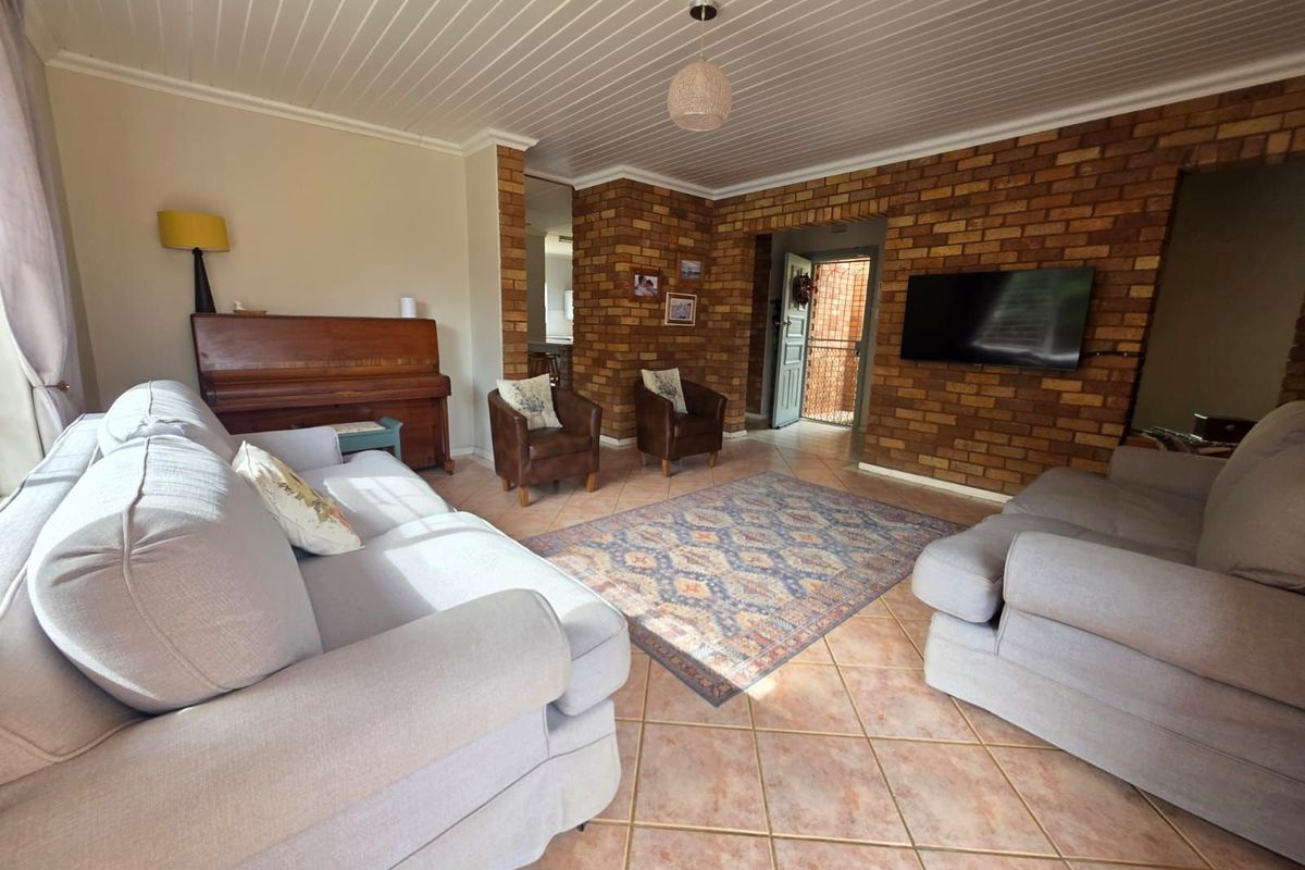 House For Sale in El Toro Park - Photo 4