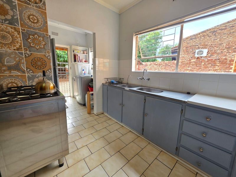 House For Sale in El Toro Park - Photo 10