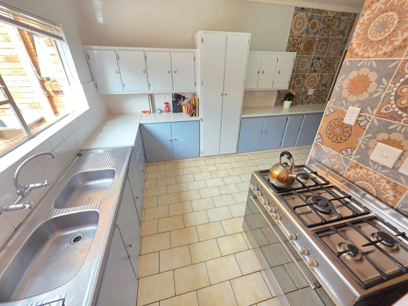 House For Sale in El Toro Park - Photo 9