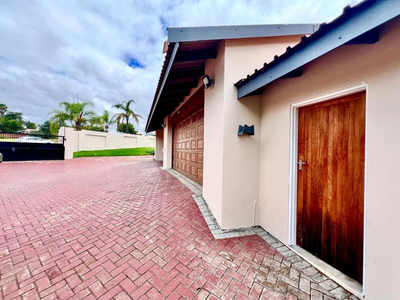 House For Sale in Gholfsig - Photo 4