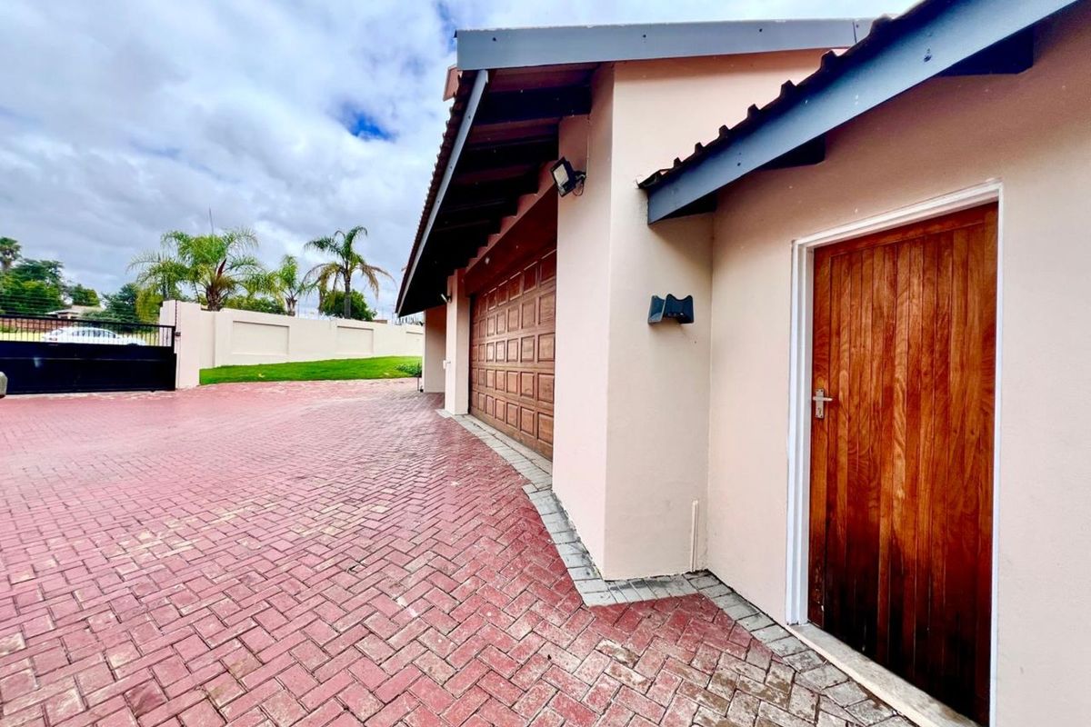 House For Sale in Gholfsig - Photo 4