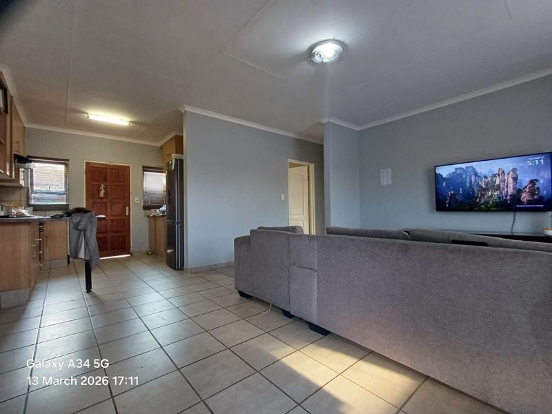 Townhouse For Sale in Meiringspark - Photo 6