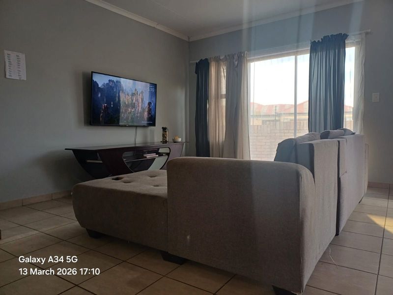 Townhouse For Sale in Meiringspark - Photo 4