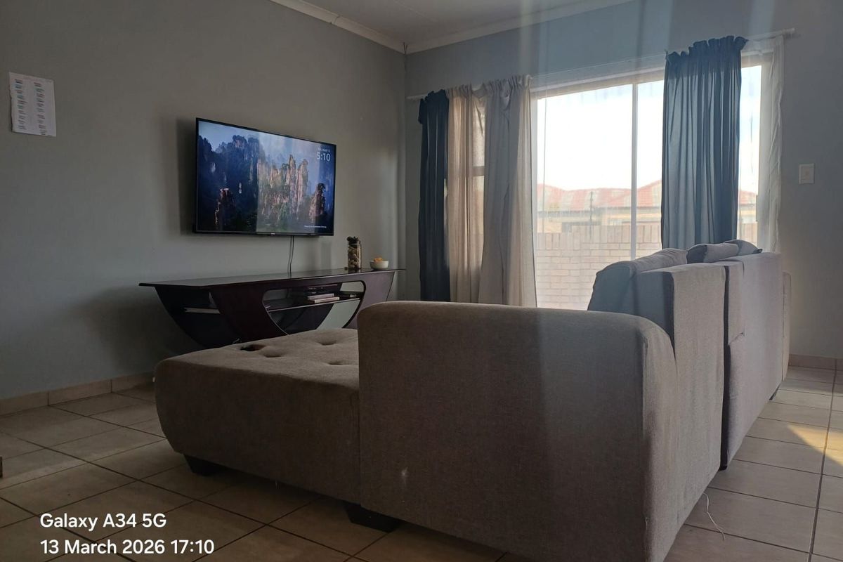 Townhouse For Sale in Meiringspark - Photo 4