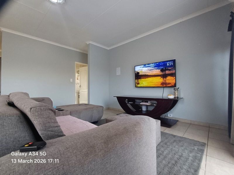 Townhouse For Sale in Meiringspark - Photo 5