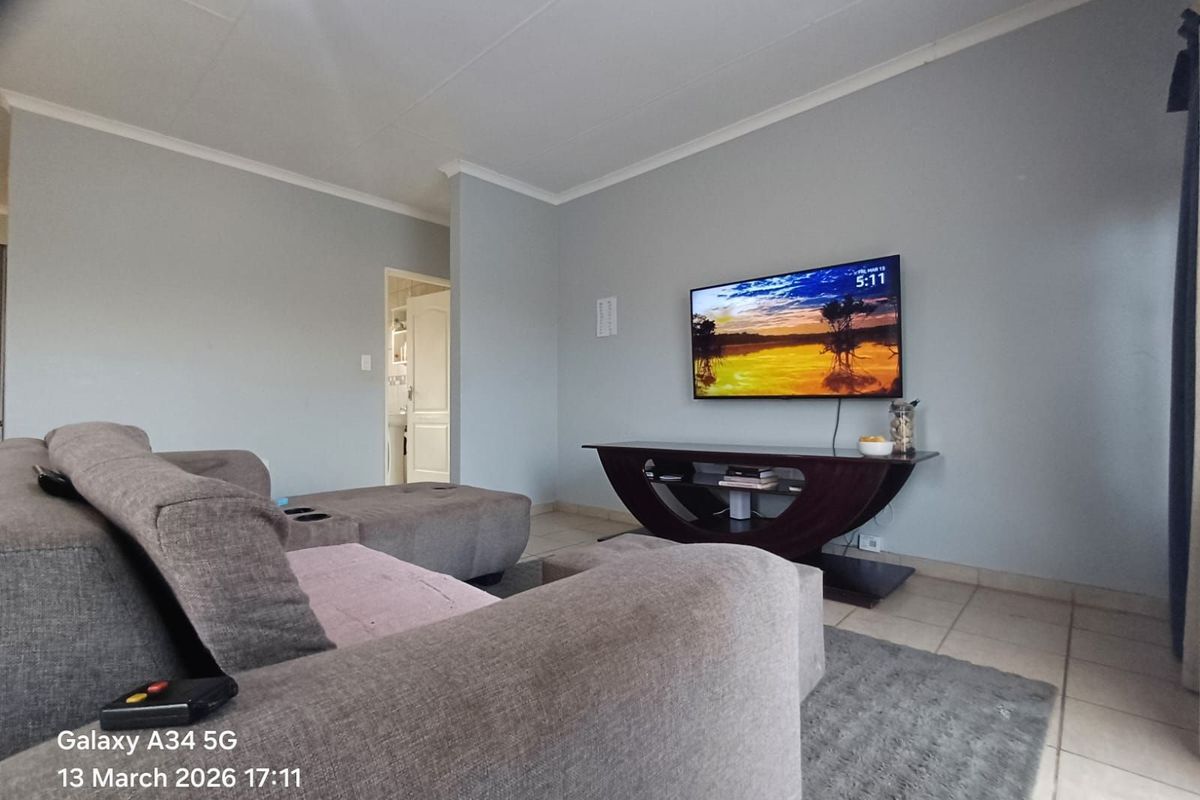 Townhouse For Sale in Meiringspark - Photo 5