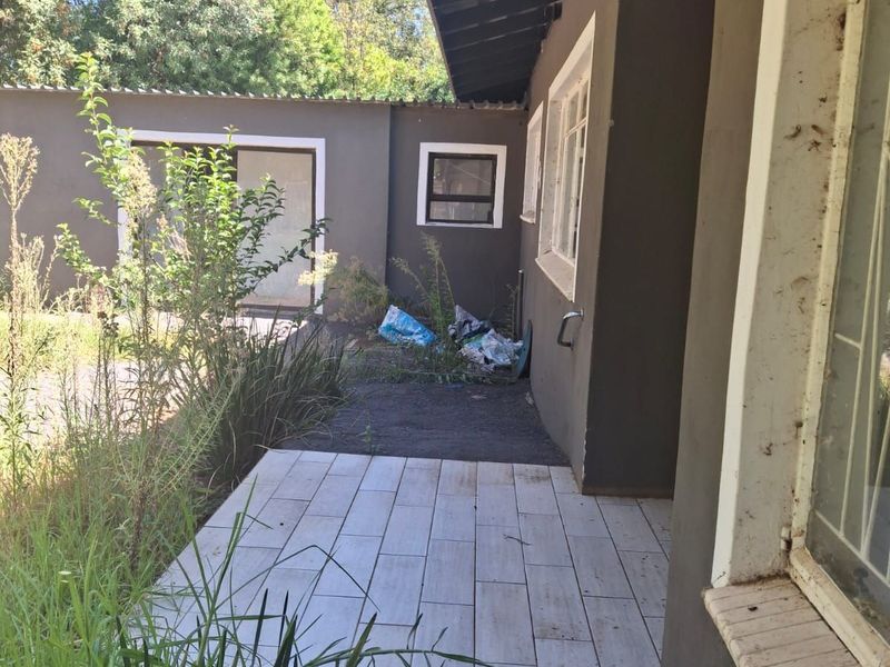 House For Sale in Songloed - Photo 2