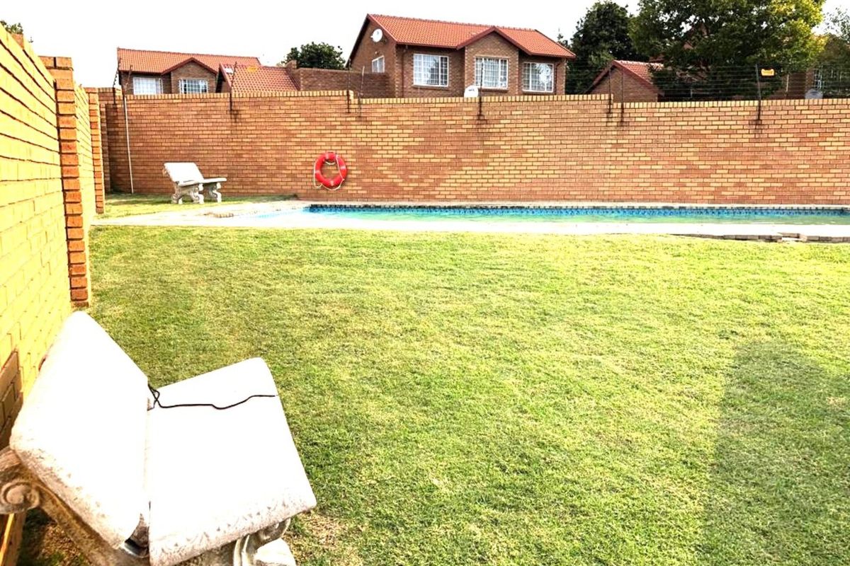 House For Sale in The Reeds - Photo 2