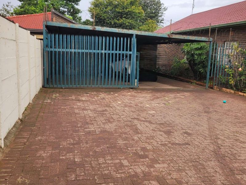House For Sale in Tasbet Park Ext 2 - Photo 2
