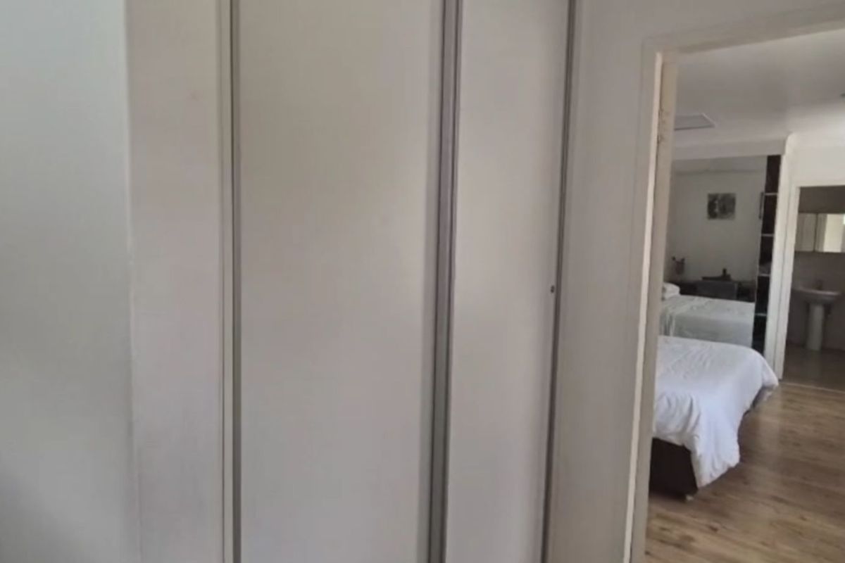 House To Rent in Parktown North - Photo 5