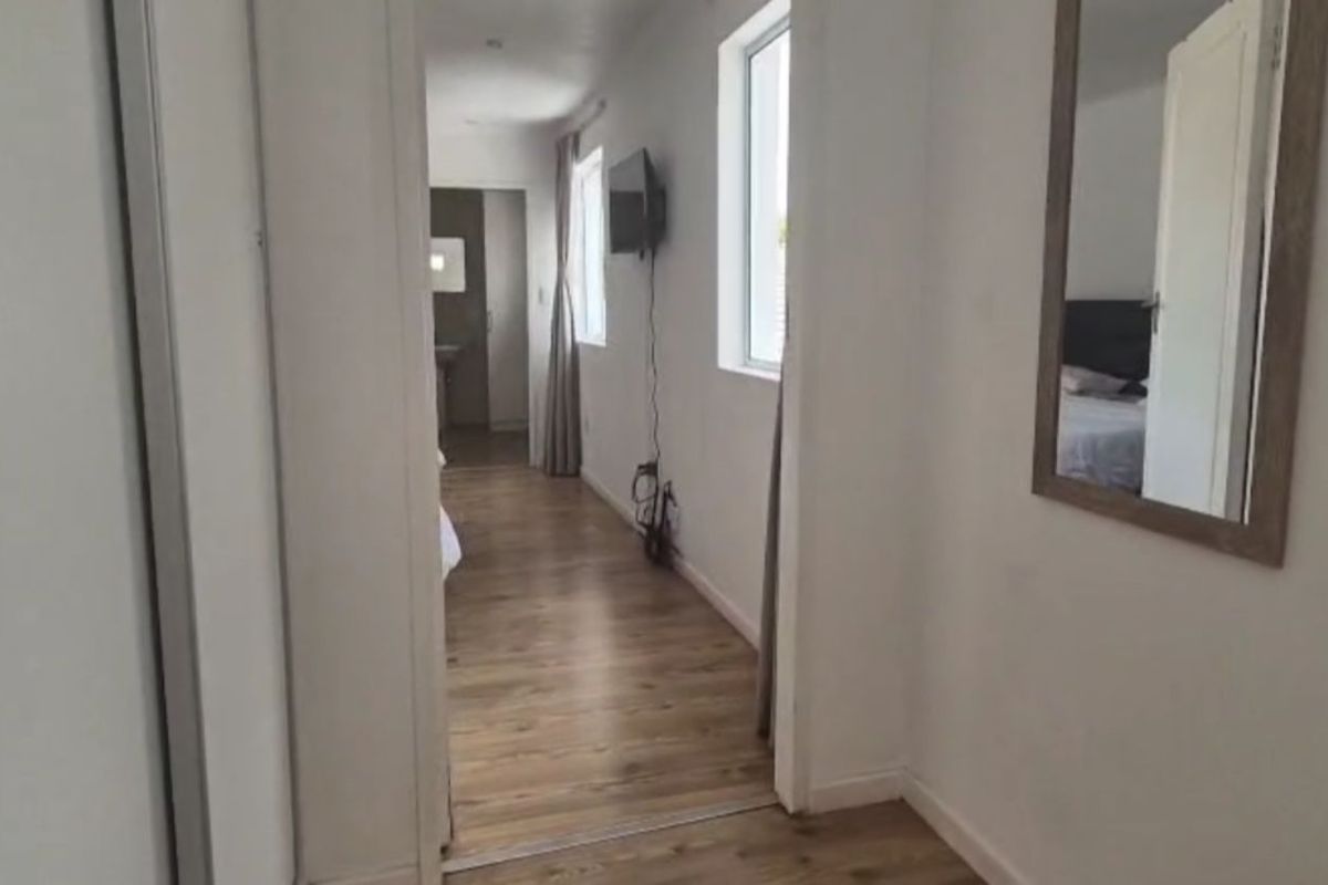 House To Rent in Parktown North - Photo 3