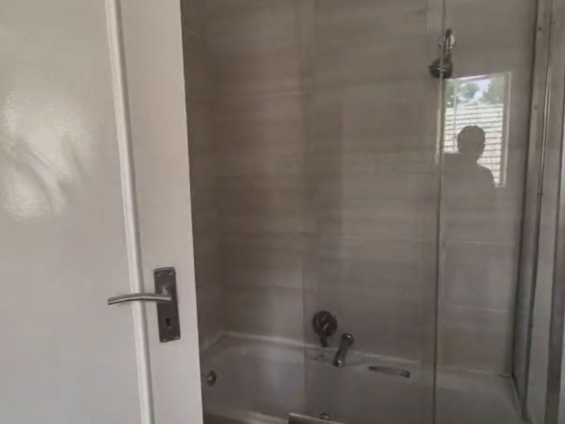 House To Rent in Parktown North - Photo 6