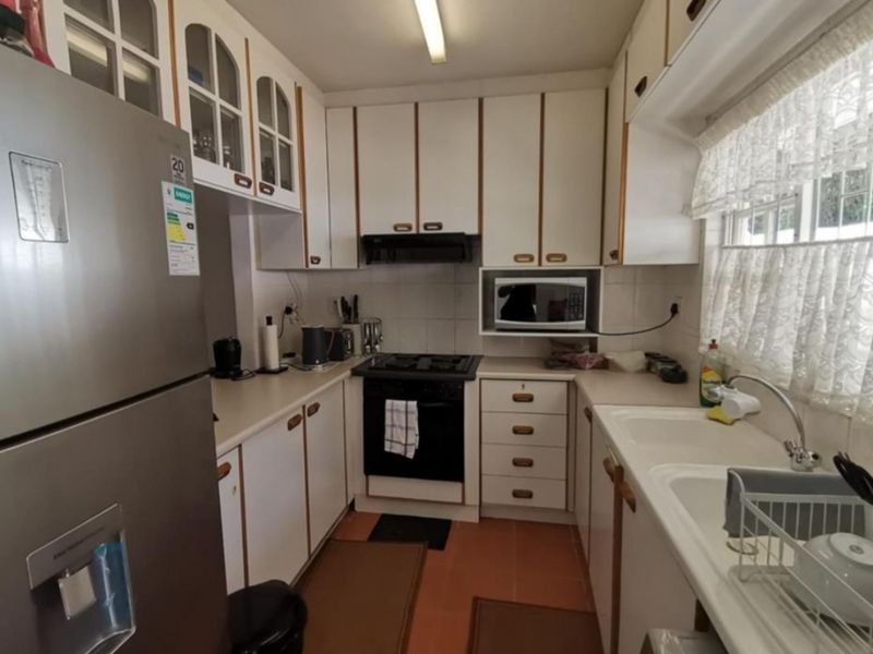 Townhouse To Rent in Manor Gardens - Photo 3