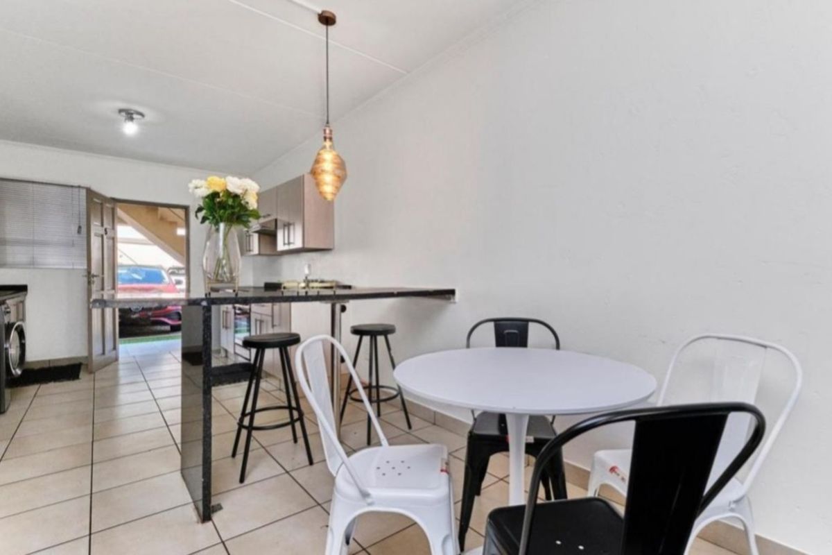Apartment To Rent in Lonehill - Photo 2
