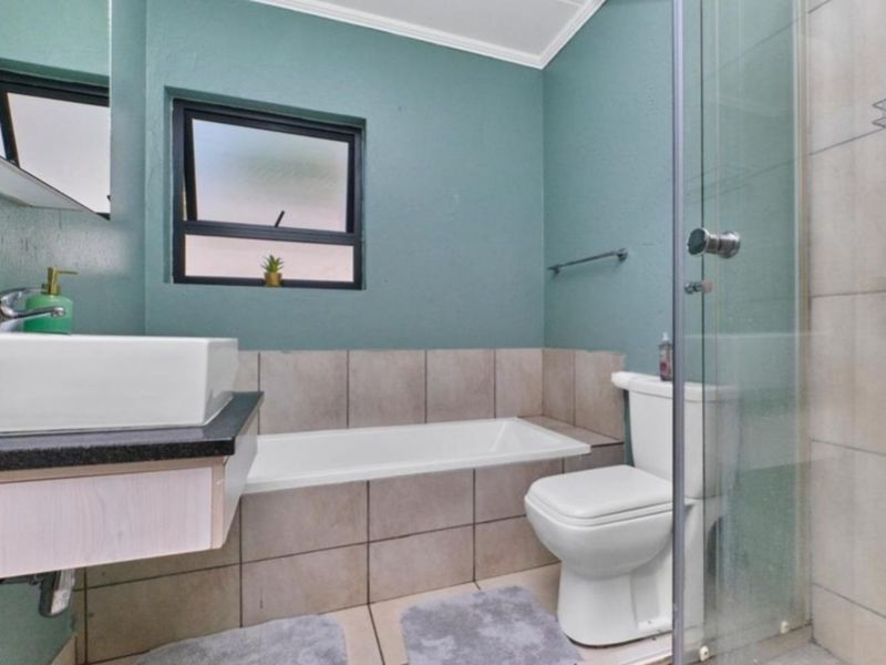 Apartment To Rent in Lonehill - Photo 7