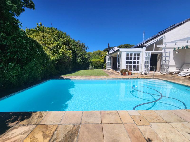 House For Sale in Constantia - Photo 3