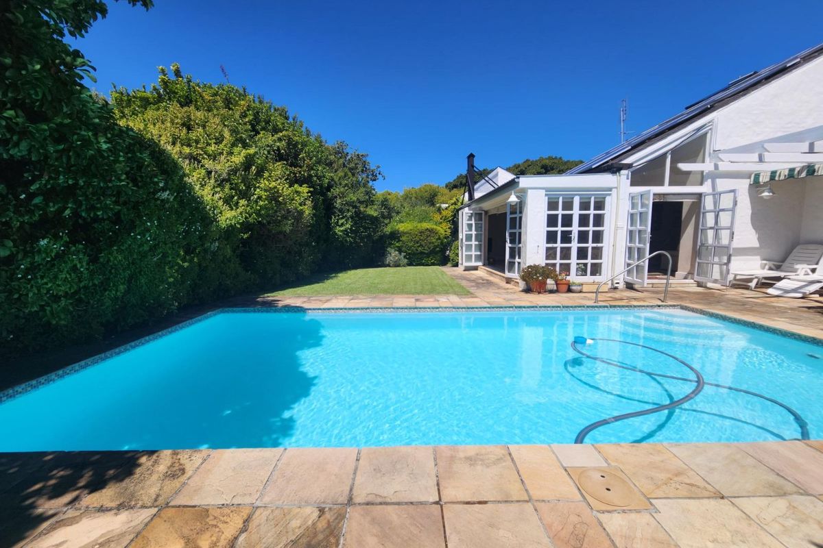 House For Sale in Constantia - Photo 3