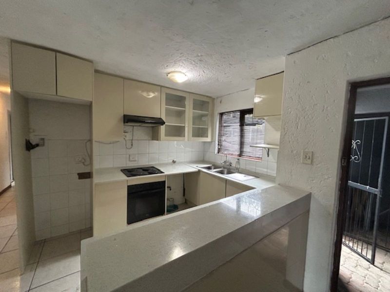 Apartment For Sale in Bryanston - Photo 9